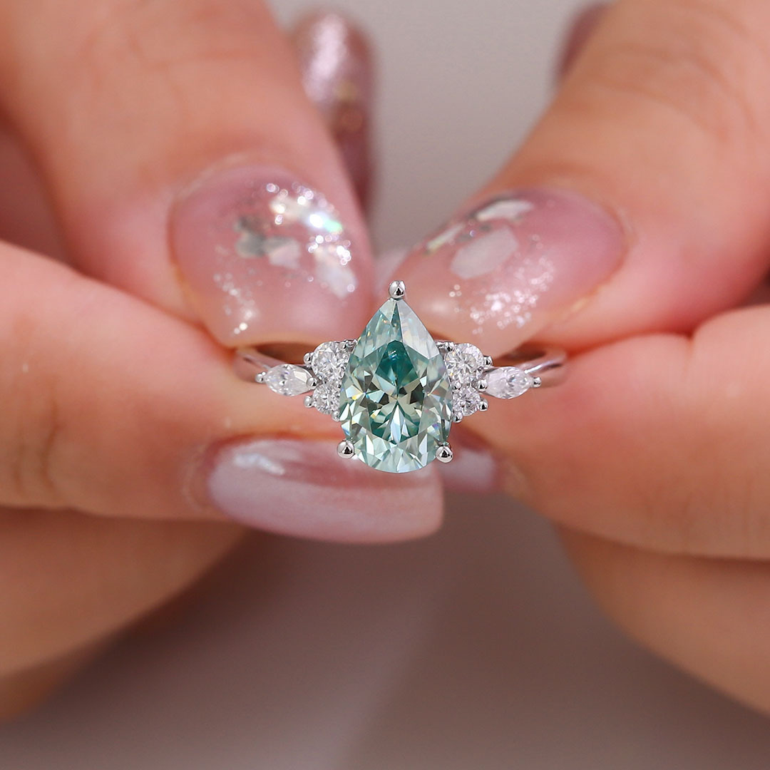 INS爆款时尚S925银女戒指 蓝绿莫桑石2.5克拉带证书源头批发工